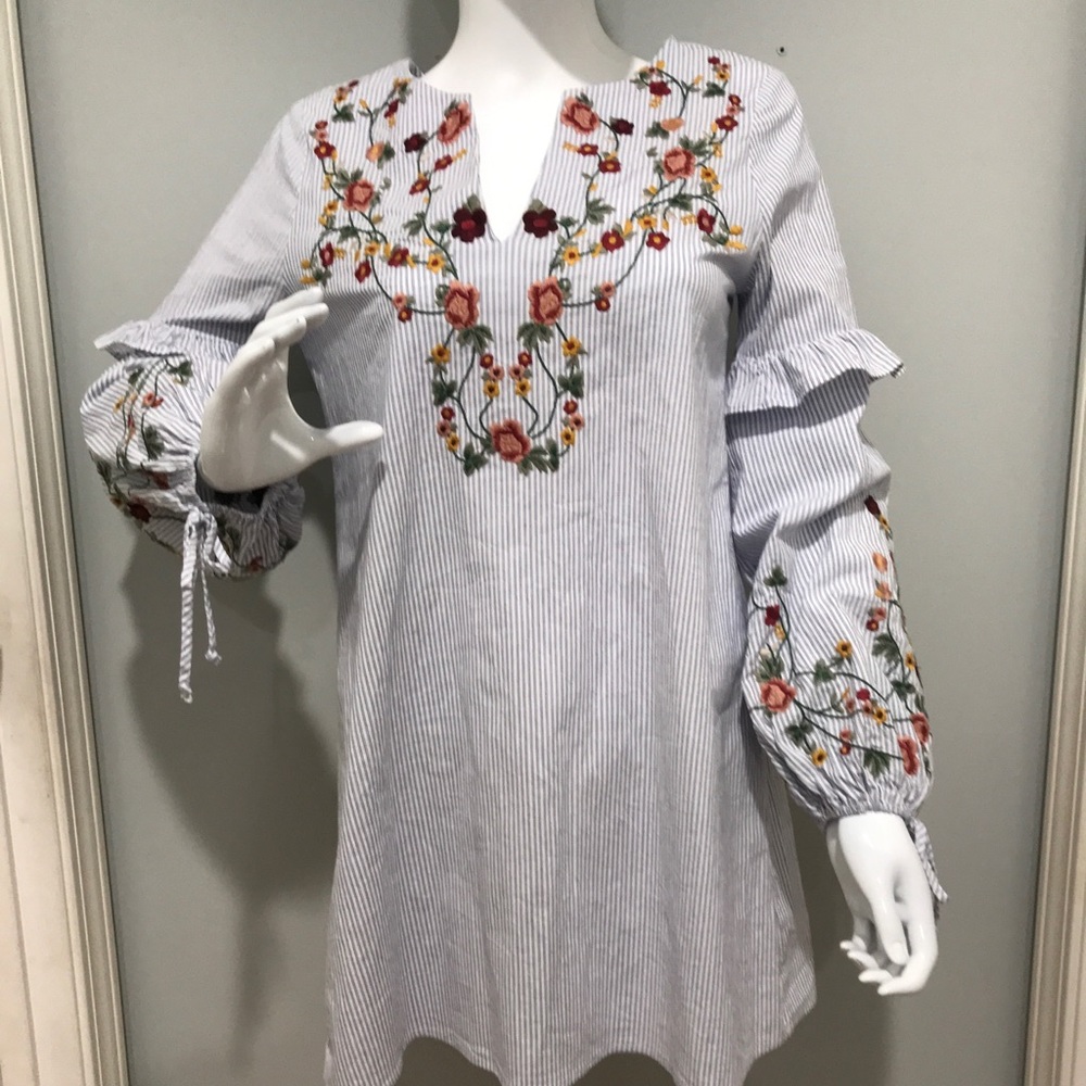 Socialite embroidered Dress poplin sz M